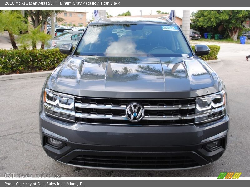Platinum Gray Metallic / Titan Black 2018 Volkswagen Atlas SE