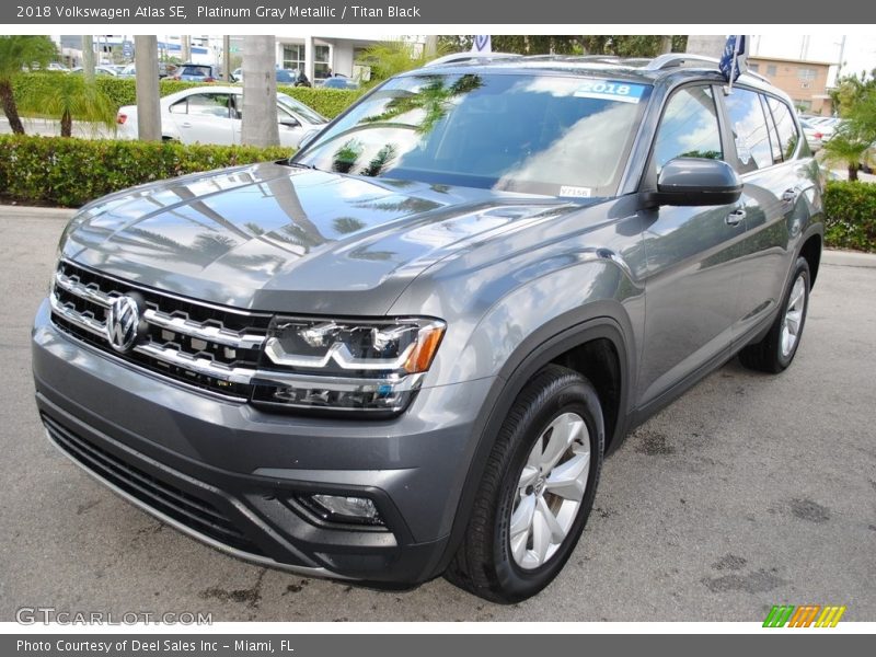 Platinum Gray Metallic / Titan Black 2018 Volkswagen Atlas SE