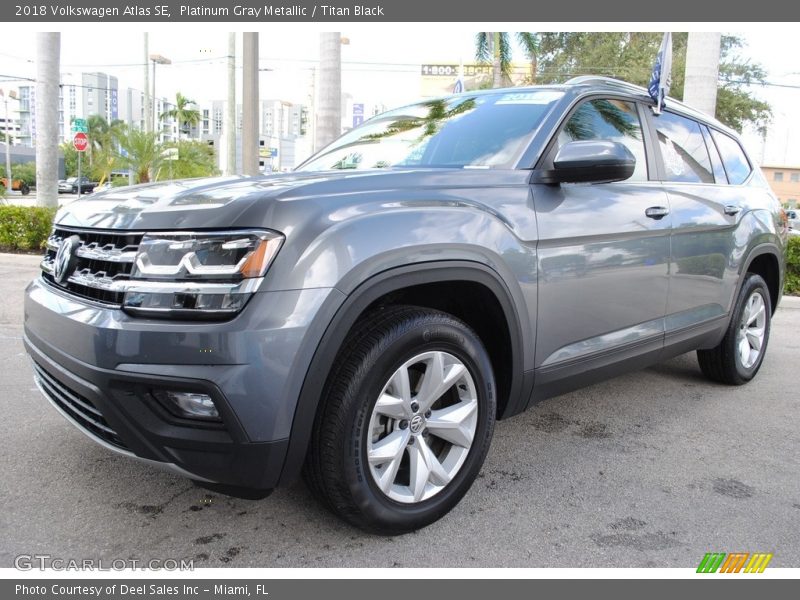 Platinum Gray Metallic / Titan Black 2018 Volkswagen Atlas SE