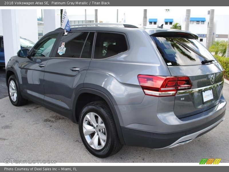 Platinum Gray Metallic / Titan Black 2018 Volkswagen Atlas SE