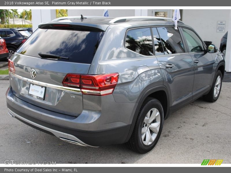 Platinum Gray Metallic / Titan Black 2018 Volkswagen Atlas SE