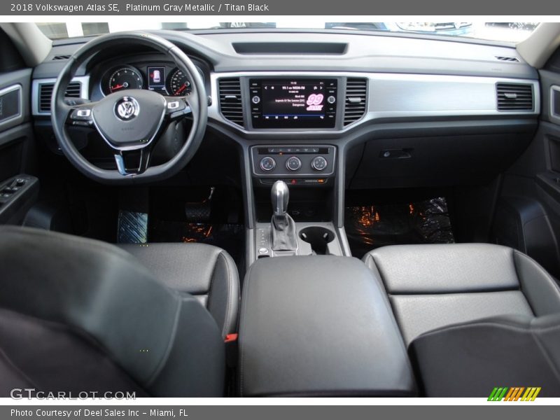 Platinum Gray Metallic / Titan Black 2018 Volkswagen Atlas SE