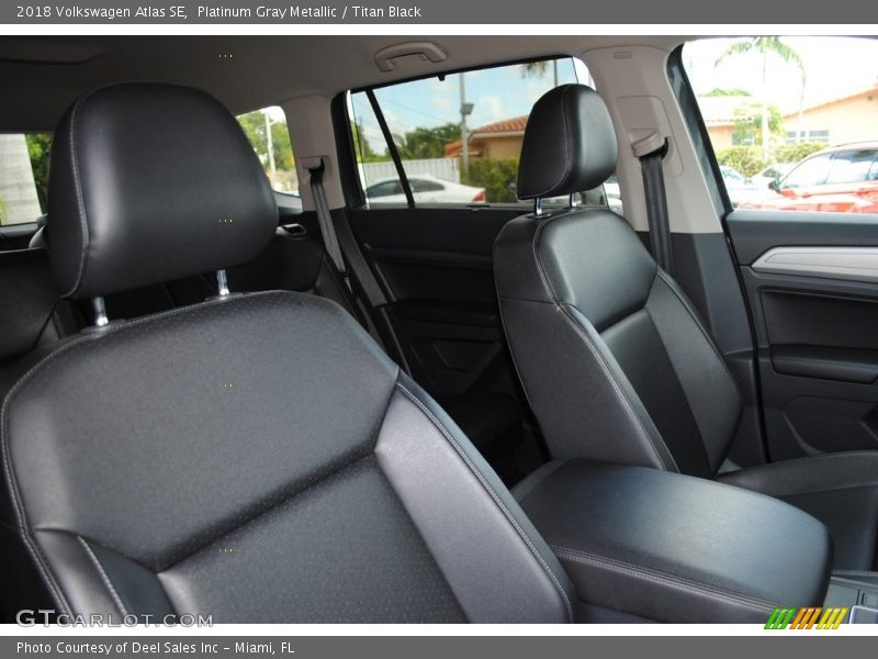 Platinum Gray Metallic / Titan Black 2018 Volkswagen Atlas SE
