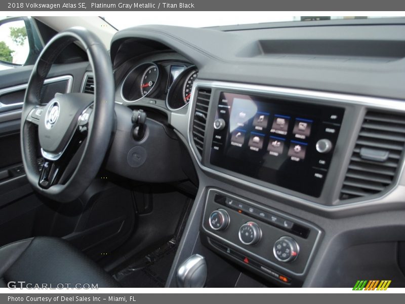 Platinum Gray Metallic / Titan Black 2018 Volkswagen Atlas SE