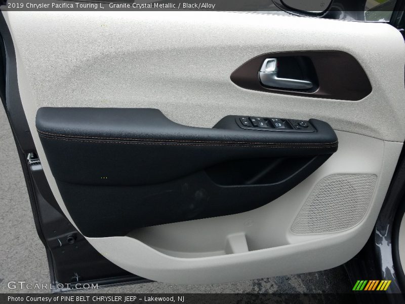 Granite Crystal Metallic / Black/Alloy 2019 Chrysler Pacifica Touring L