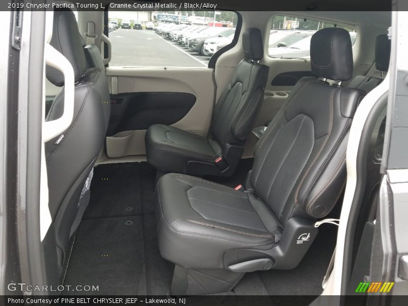 Granite Crystal Metallic / Black/Alloy 2019 Chrysler Pacifica Touring L