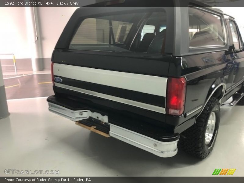 Black / Grey 1992 Ford Bronco XLT 4x4