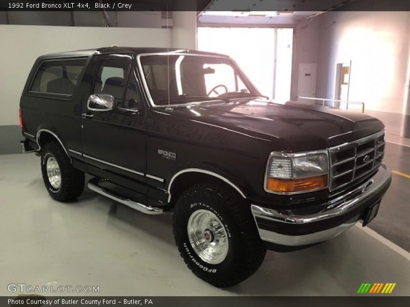 Front 3/4 View of 1992 Bronco XLT 4x4