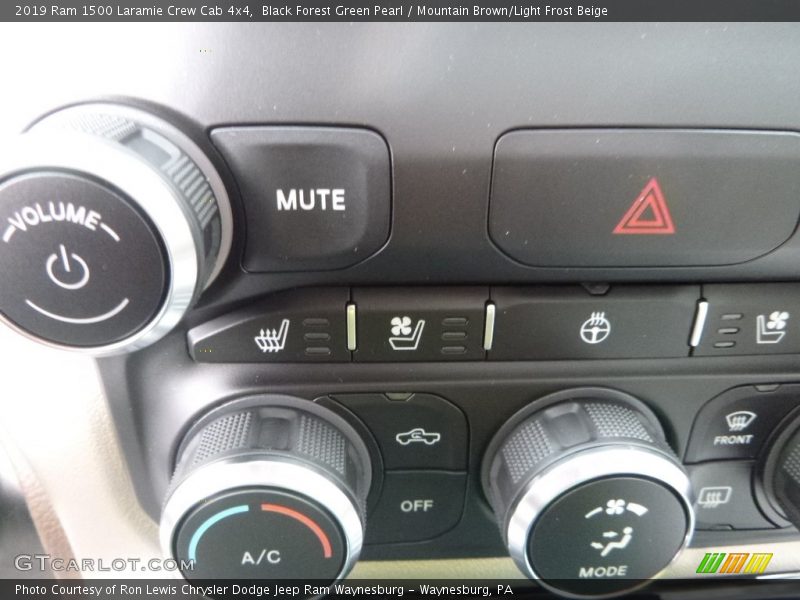 Black Forest Green Pearl / Mountain Brown/Light Frost Beige 2019 Ram 1500 Laramie Crew Cab 4x4