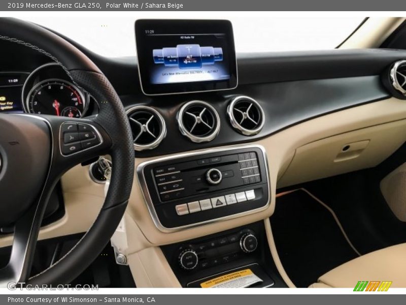 Polar White / Sahara Beige 2019 Mercedes-Benz GLA 250