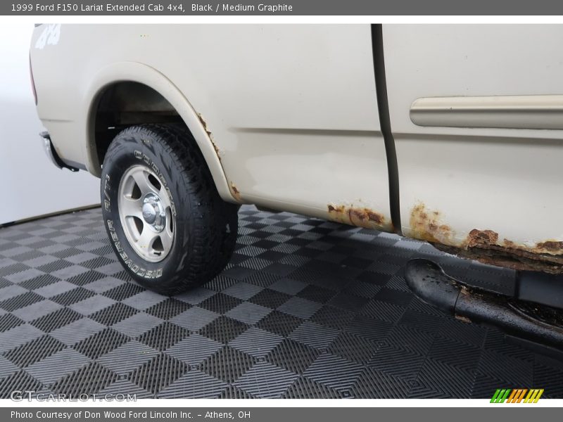 Black / Medium Graphite 1999 Ford F150 Lariat Extended Cab 4x4