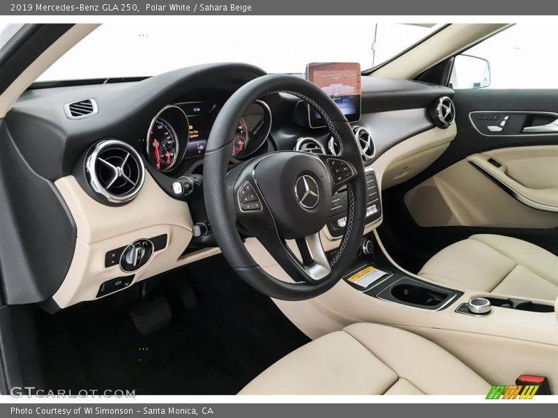 Polar White / Sahara Beige 2019 Mercedes-Benz GLA 250