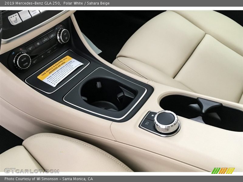 Polar White / Sahara Beige 2019 Mercedes-Benz GLA 250