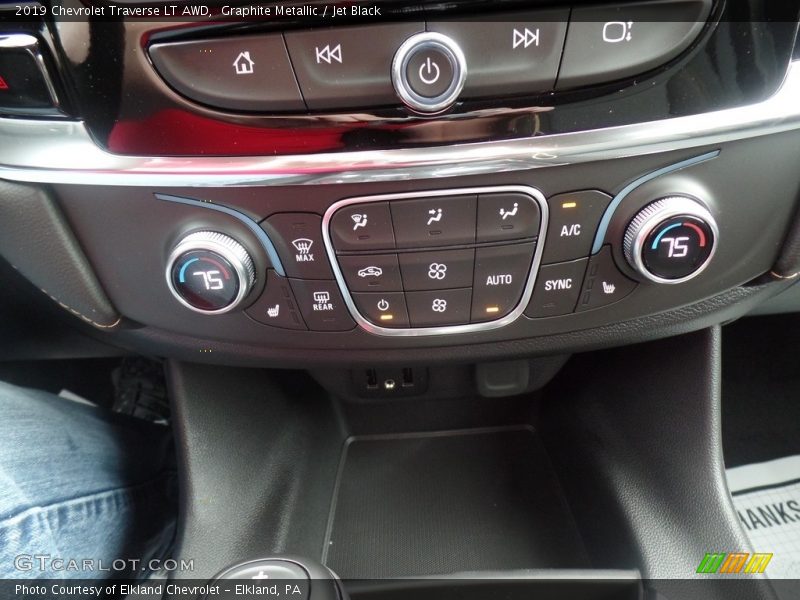 Graphite Metallic / Jet Black 2019 Chevrolet Traverse LT AWD