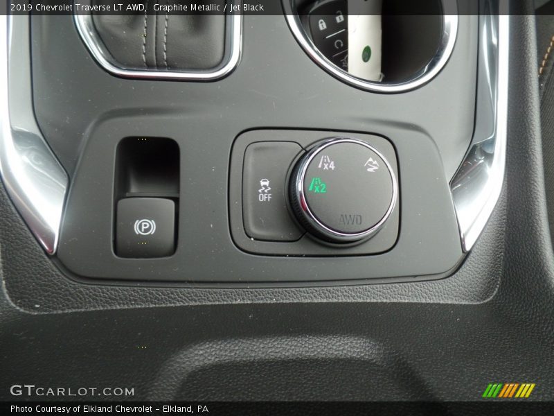 Graphite Metallic / Jet Black 2019 Chevrolet Traverse LT AWD