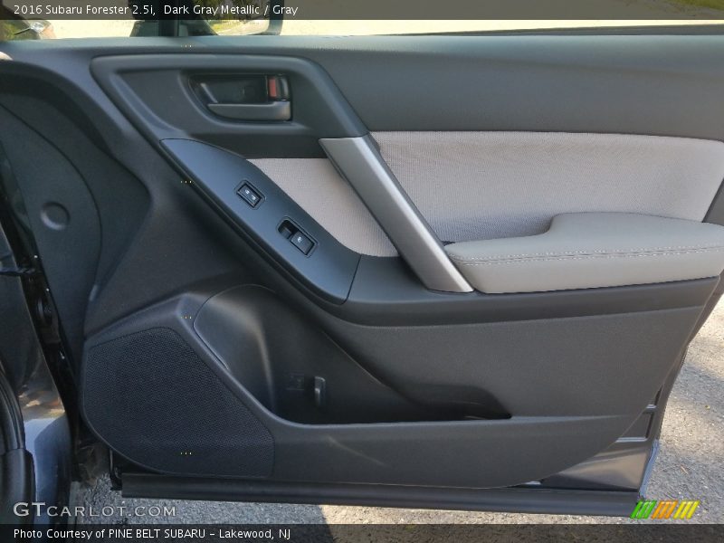 Dark Gray Metallic / Gray 2016 Subaru Forester 2.5i
