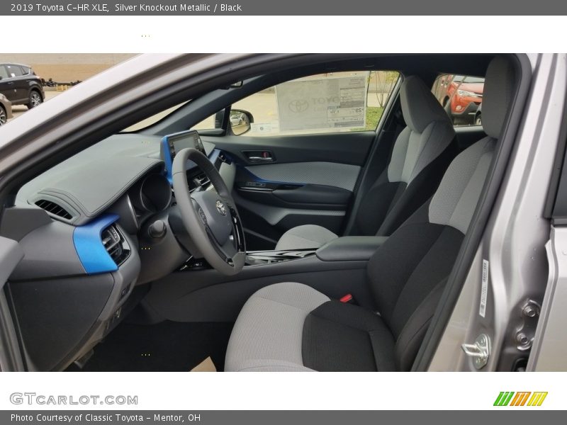 Silver Knockout Metallic / Black 2019 Toyota C-HR XLE