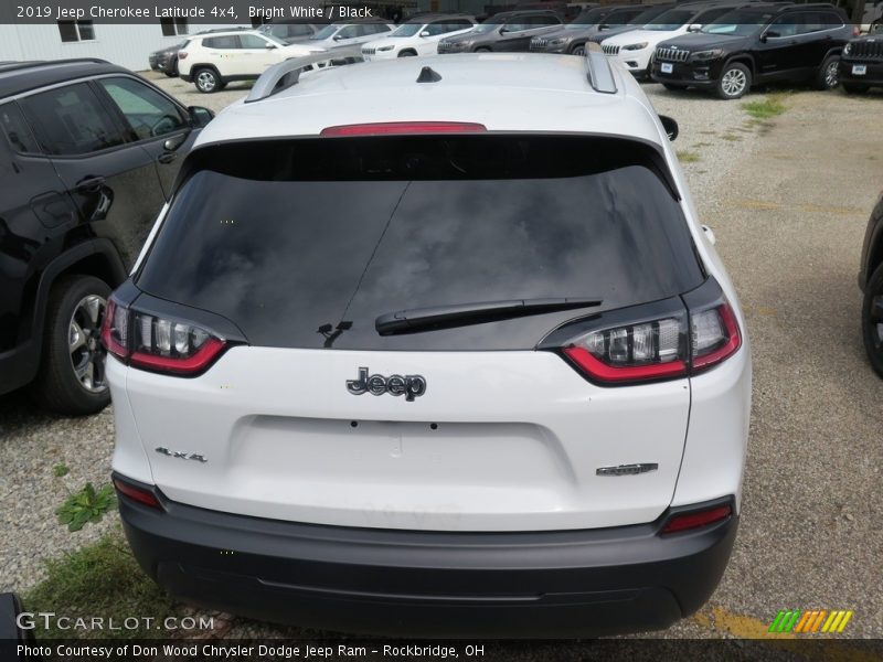 Bright White / Black 2019 Jeep Cherokee Latitude 4x4