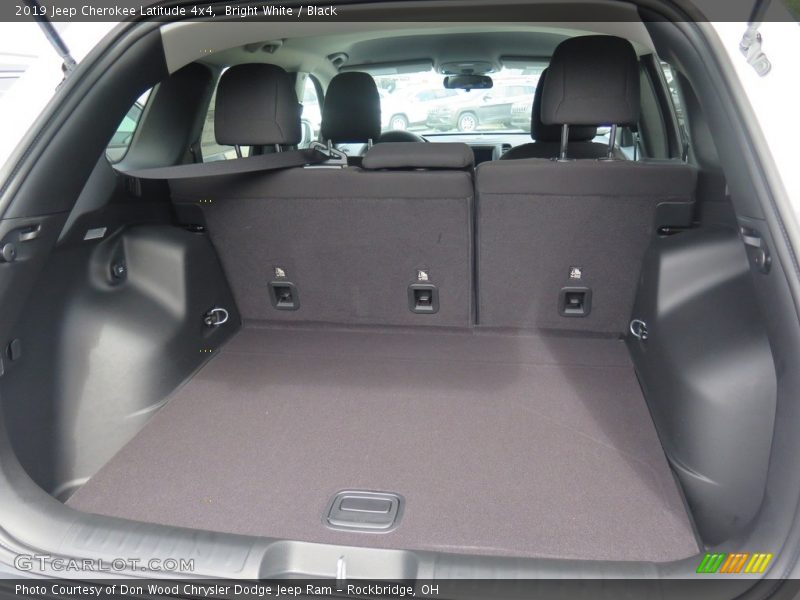 Bright White / Black 2019 Jeep Cherokee Latitude 4x4