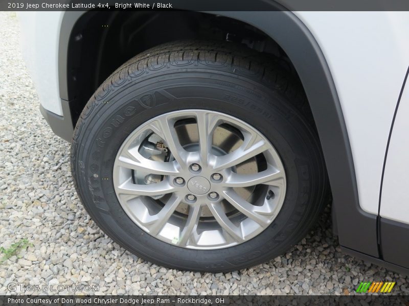 Bright White / Black 2019 Jeep Cherokee Latitude 4x4