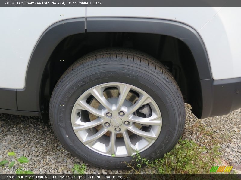 Bright White / Black 2019 Jeep Cherokee Latitude 4x4