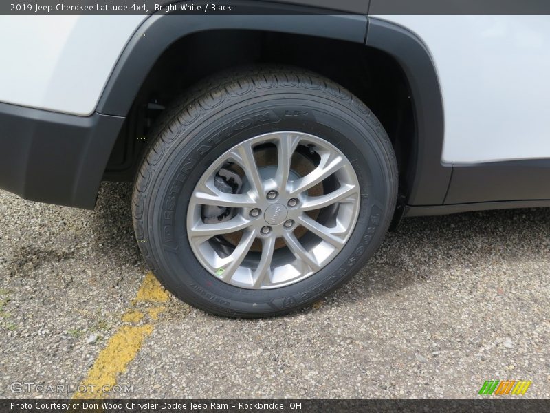 Bright White / Black 2019 Jeep Cherokee Latitude 4x4