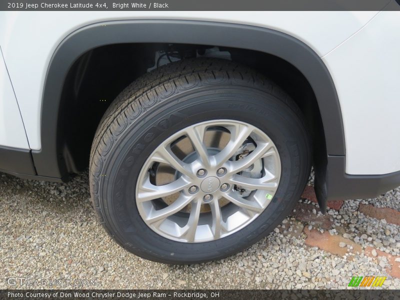 Bright White / Black 2019 Jeep Cherokee Latitude 4x4
