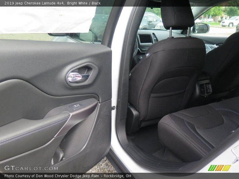 Bright White / Black 2019 Jeep Cherokee Latitude 4x4