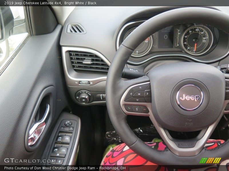 Bright White / Black 2019 Jeep Cherokee Latitude 4x4