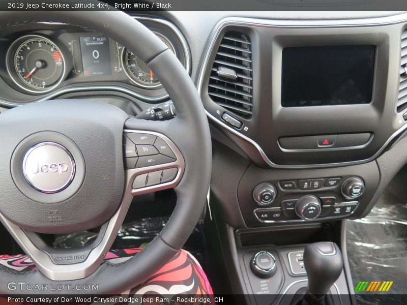 Bright White / Black 2019 Jeep Cherokee Latitude 4x4