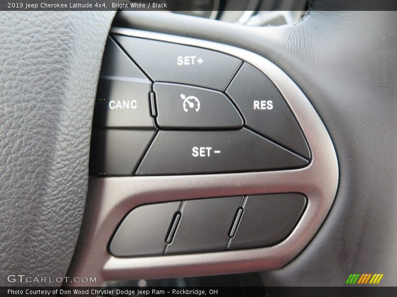 Bright White / Black 2019 Jeep Cherokee Latitude 4x4