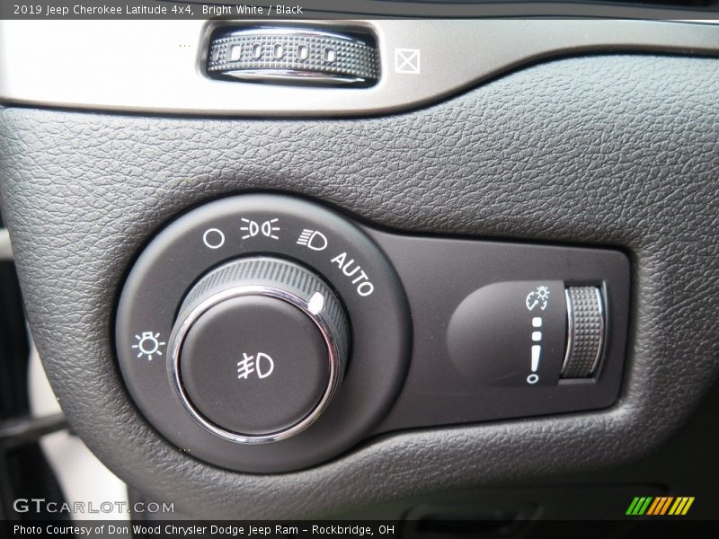 Bright White / Black 2019 Jeep Cherokee Latitude 4x4