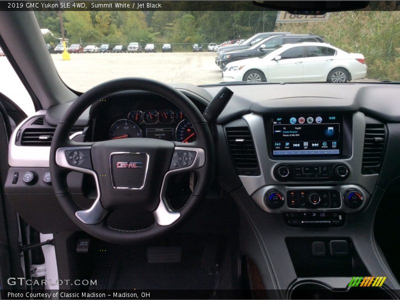  2019 Yukon SLE 4WD Steering Wheel