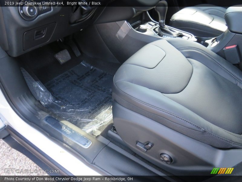 Bright White / Black 2019 Jeep Cherokee Limited 4x4