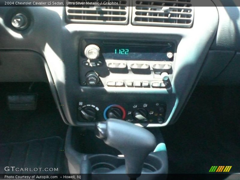 Ultra Silver Metallic / Graphite 2004 Chevrolet Cavalier LS Sedan