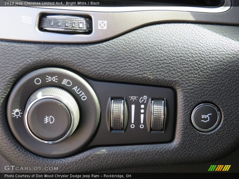 Bright White / Black 2019 Jeep Cherokee Limited 4x4