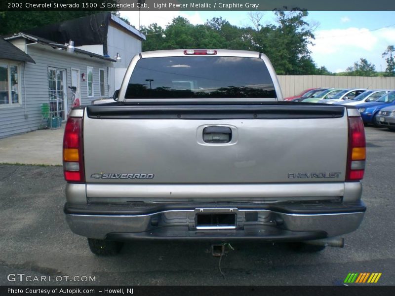 Light Pewter Metallic / Graphite Gray 2002 Chevrolet Silverado 1500 LS Extended Cab