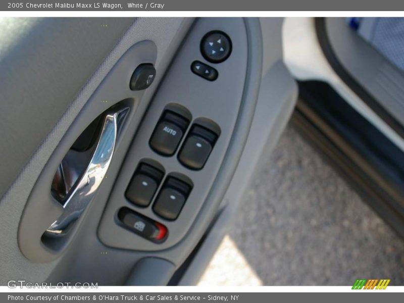White / Gray 2005 Chevrolet Malibu Maxx LS Wagon