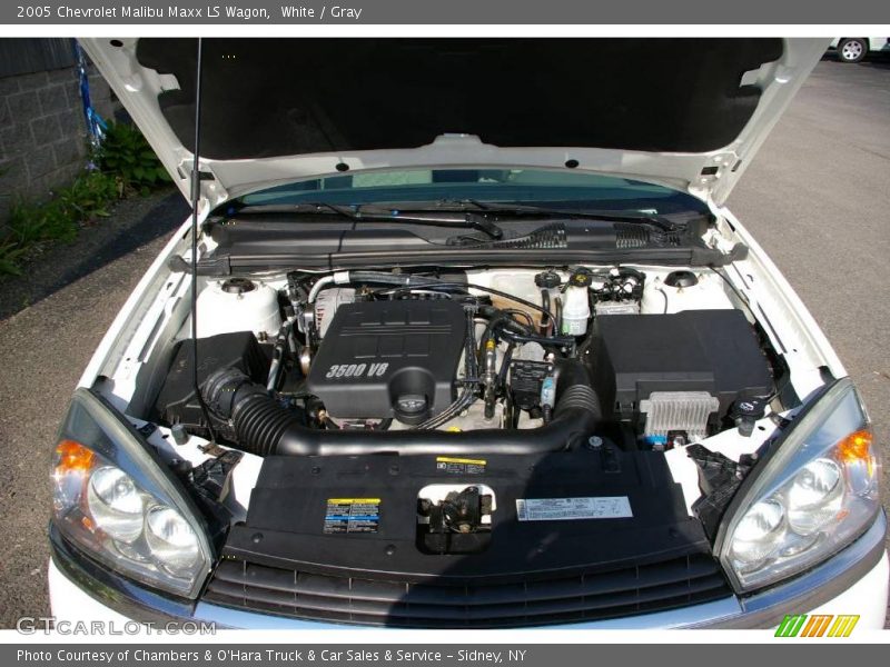 White / Gray 2005 Chevrolet Malibu Maxx LS Wagon