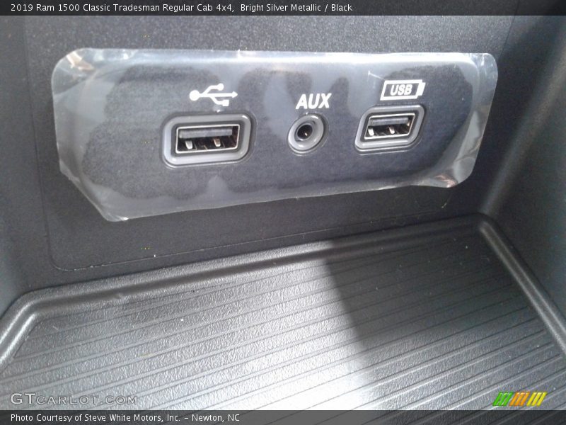 Bright Silver Metallic / Black 2019 Ram 1500 Classic Tradesman Regular Cab 4x4