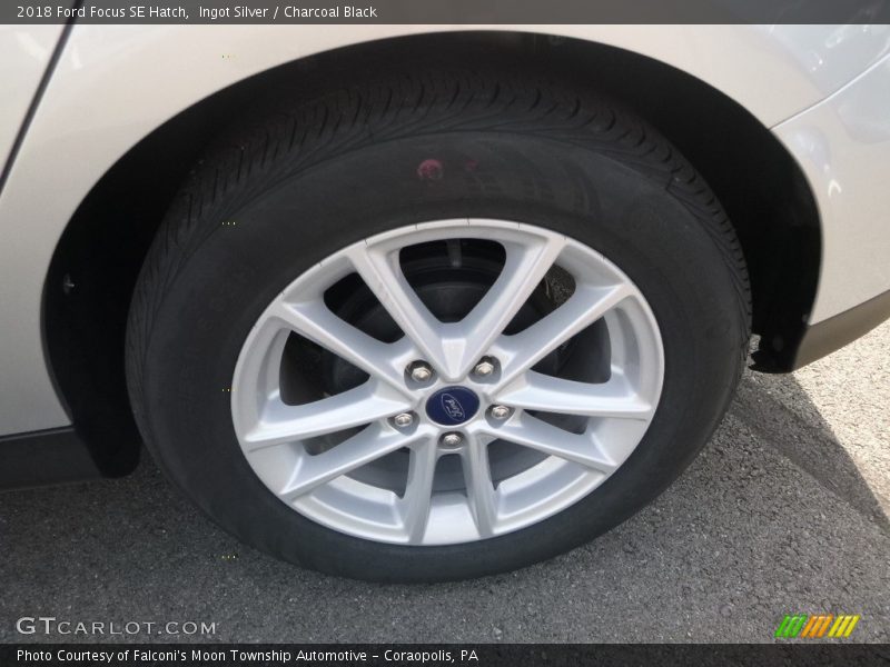 Ingot Silver / Charcoal Black 2018 Ford Focus SE Hatch