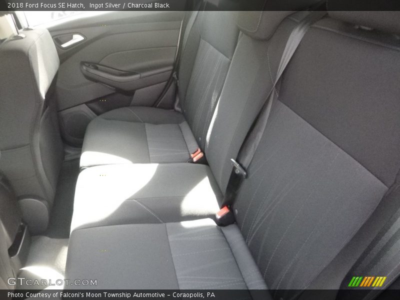 Ingot Silver / Charcoal Black 2018 Ford Focus SE Hatch