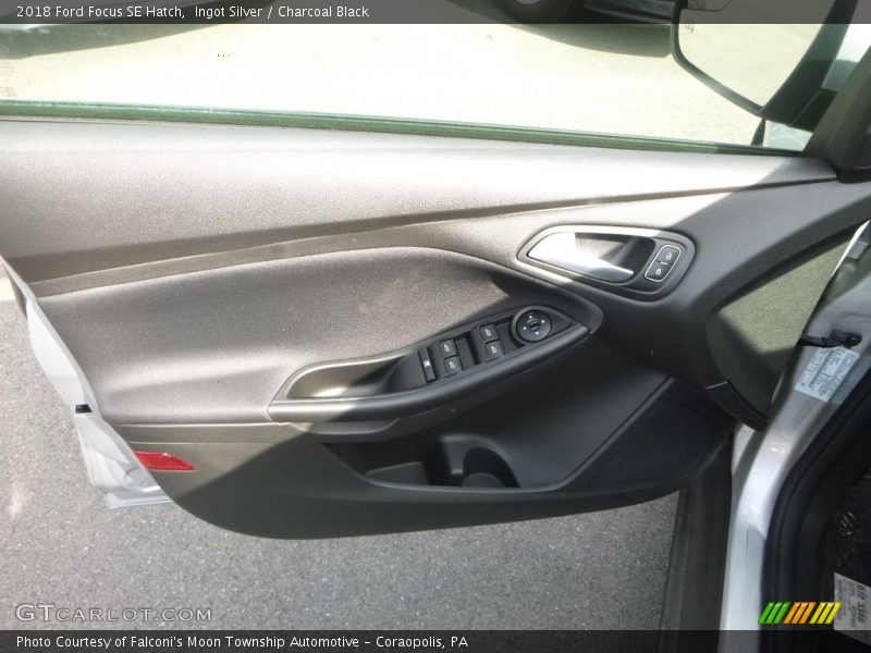 Ingot Silver / Charcoal Black 2018 Ford Focus SE Hatch