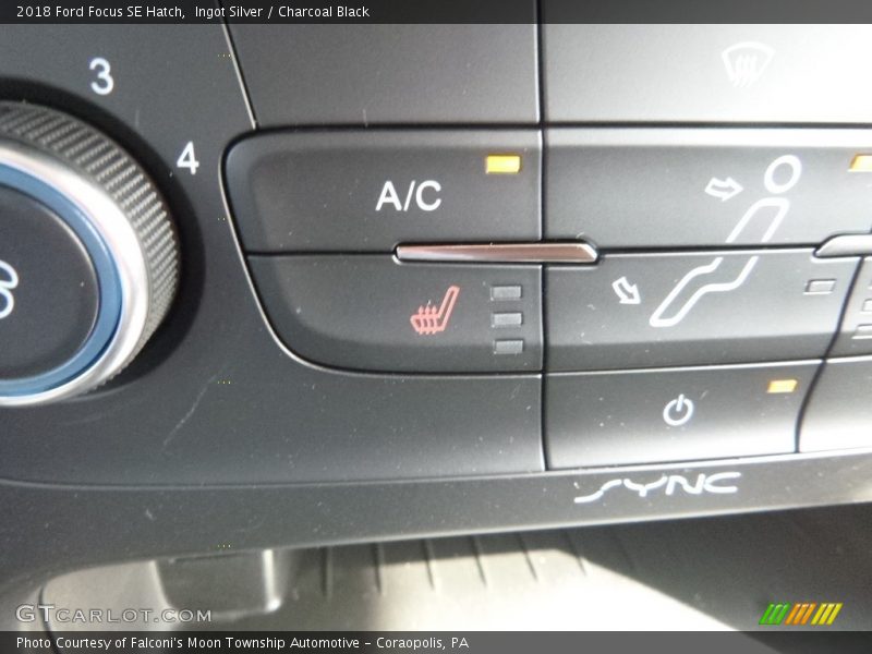 Ingot Silver / Charcoal Black 2018 Ford Focus SE Hatch