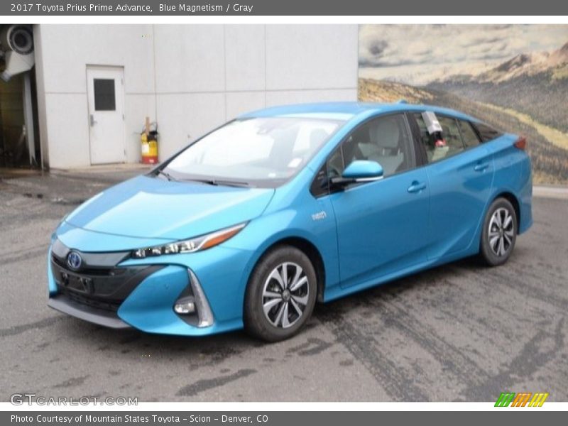 Front 3/4 View of 2017 Prius Prime Advance