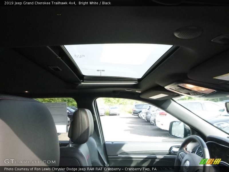 Bright White / Black 2019 Jeep Grand Cherokee Trailhawk 4x4