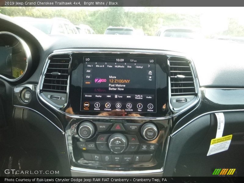 Controls of 2019 Grand Cherokee Trailhawk 4x4