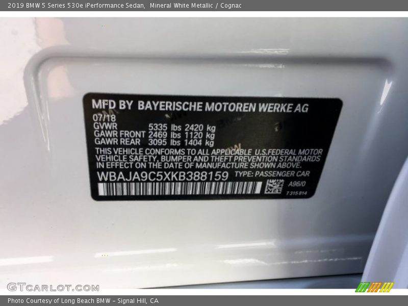 2019 5 Series 530e iPerformance Sedan Mineral White Metallic Color Code A96