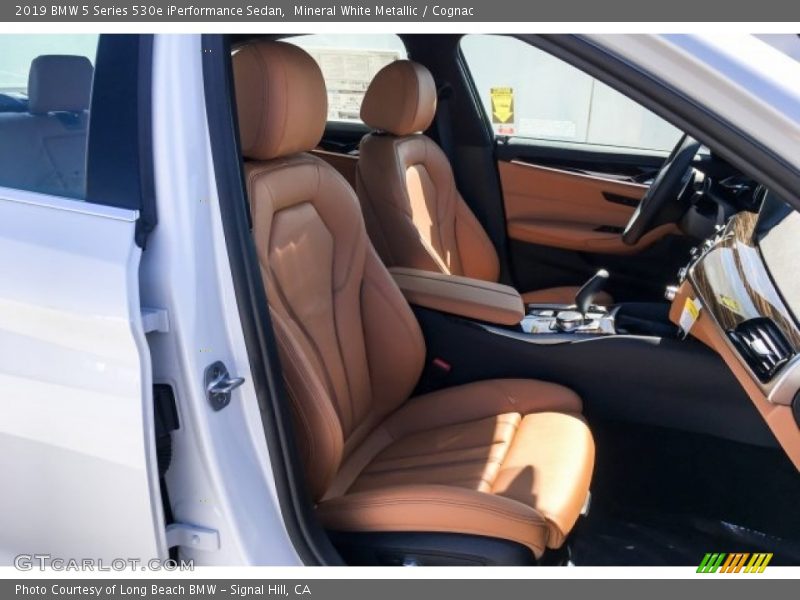 Mineral White Metallic / Cognac 2019 BMW 5 Series 530e iPerformance Sedan
