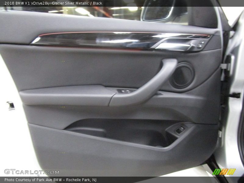 Glacier Silver Metallic / Black 2018 BMW X1 xDrive28i